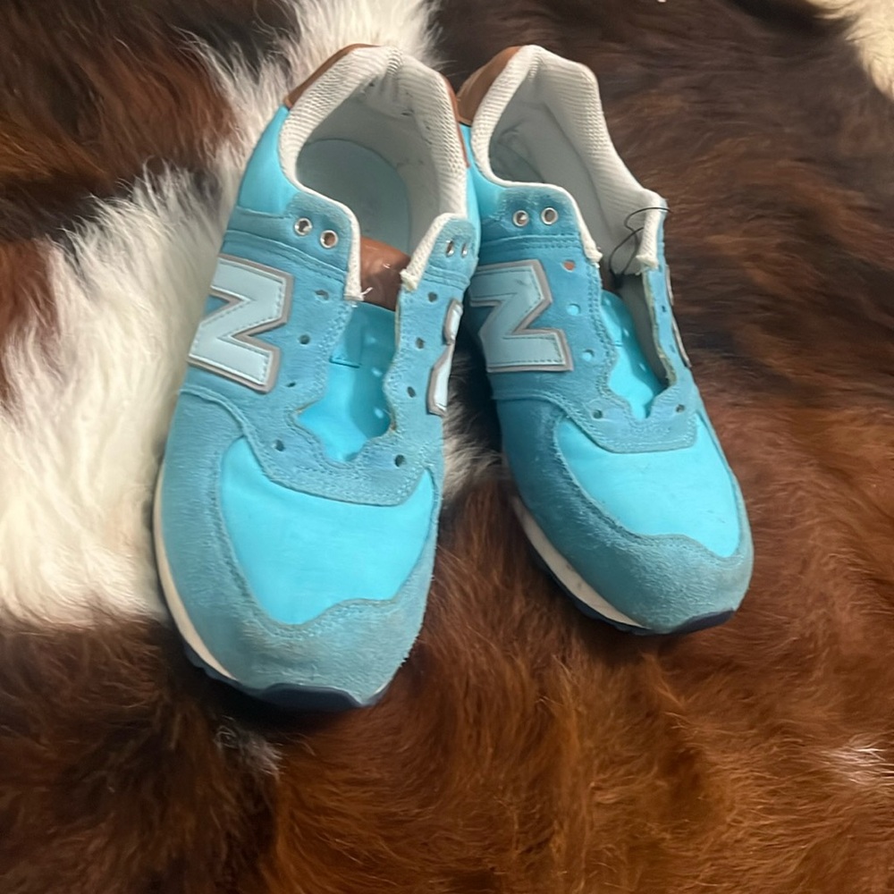 Never worn , New balance sneakers , size 5.5